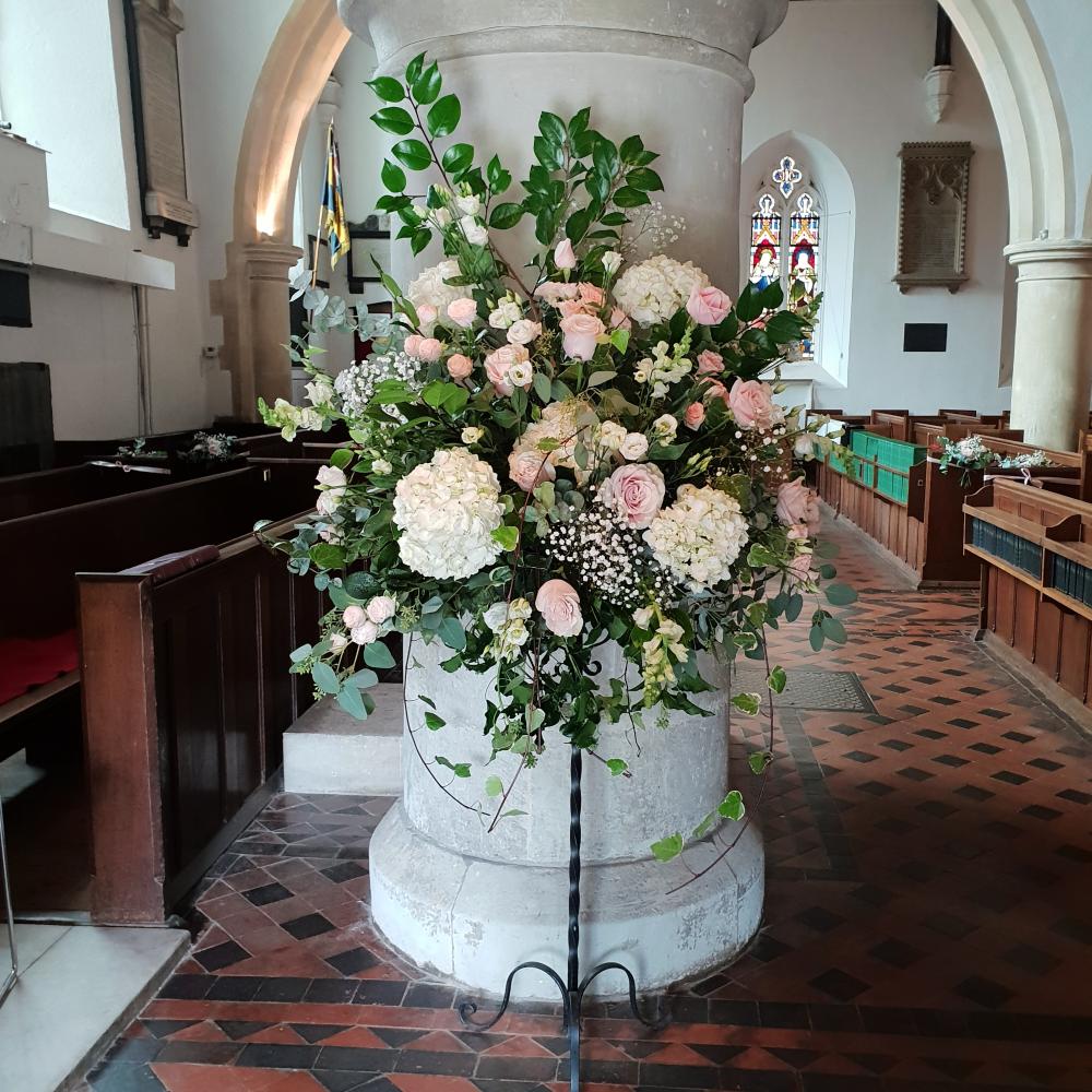 Wedding Flowers in Oxted, Surrey by Pipers Florist | Oxted Weddings and ...